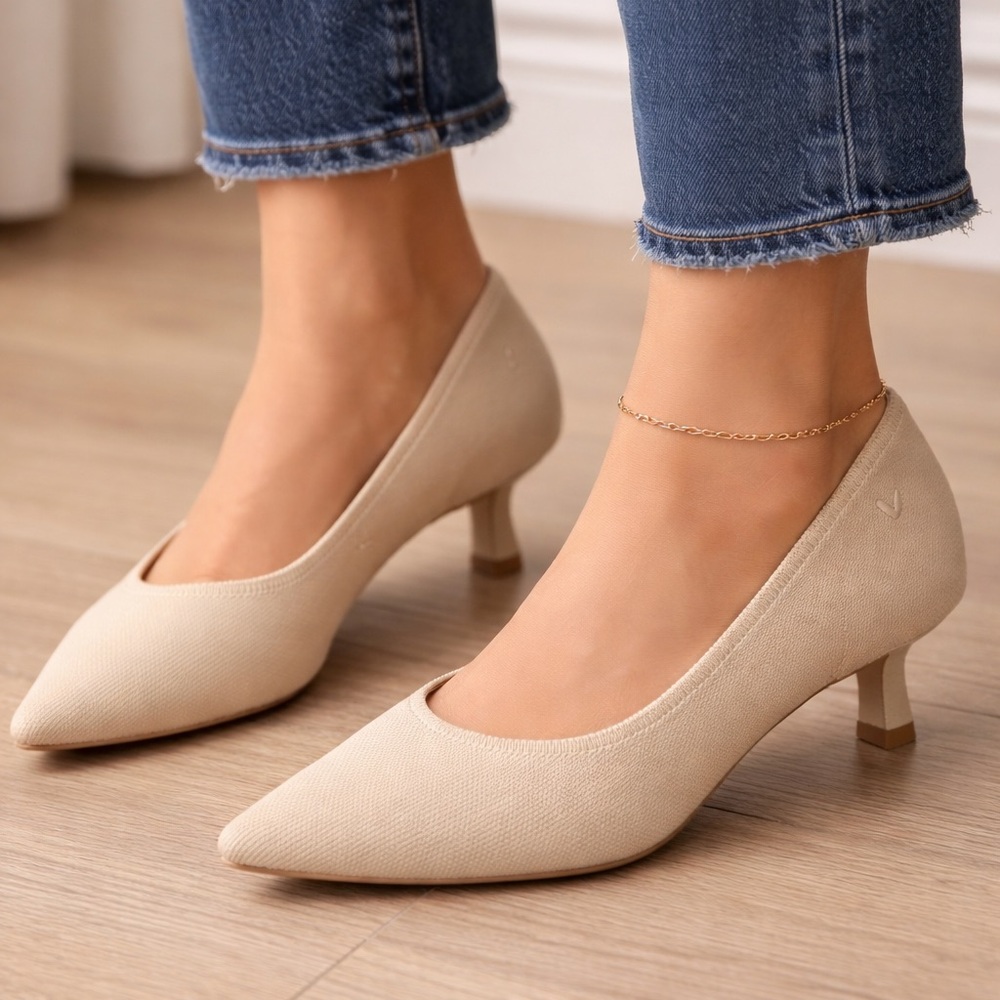 VIVAIA Scarlett Pointed Toe Kitten Heels Beige Knit Pumps Size 40 / US 9